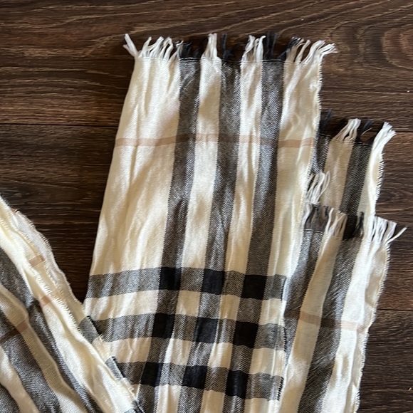 Lightweight Giant Check Wool & Silk Scarf - Picture 2 of 3